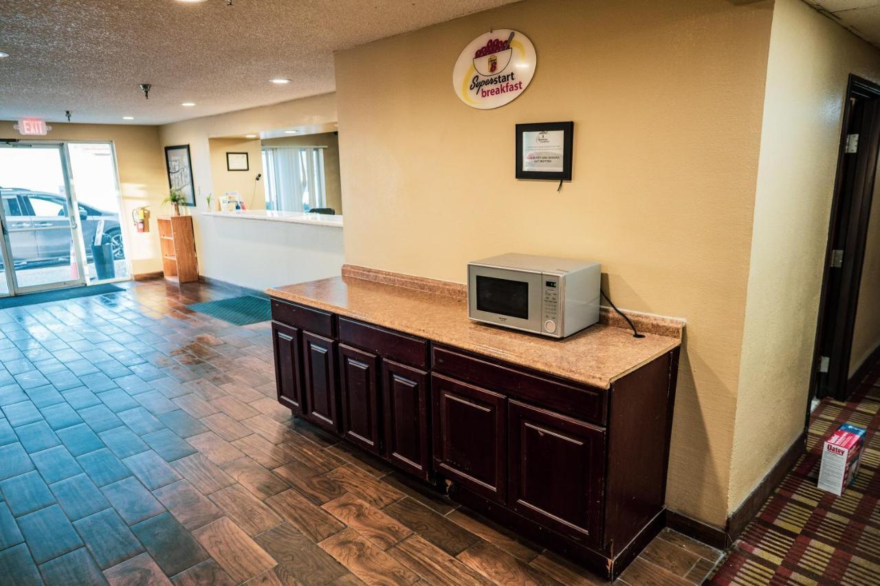 Super 8 By Wyndham Belen Nm Hotel Exterior photo