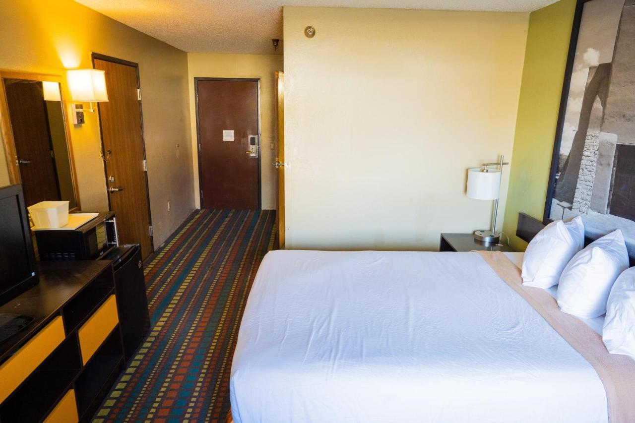 Super 8 By Wyndham Belen Nm Hotel Exterior photo