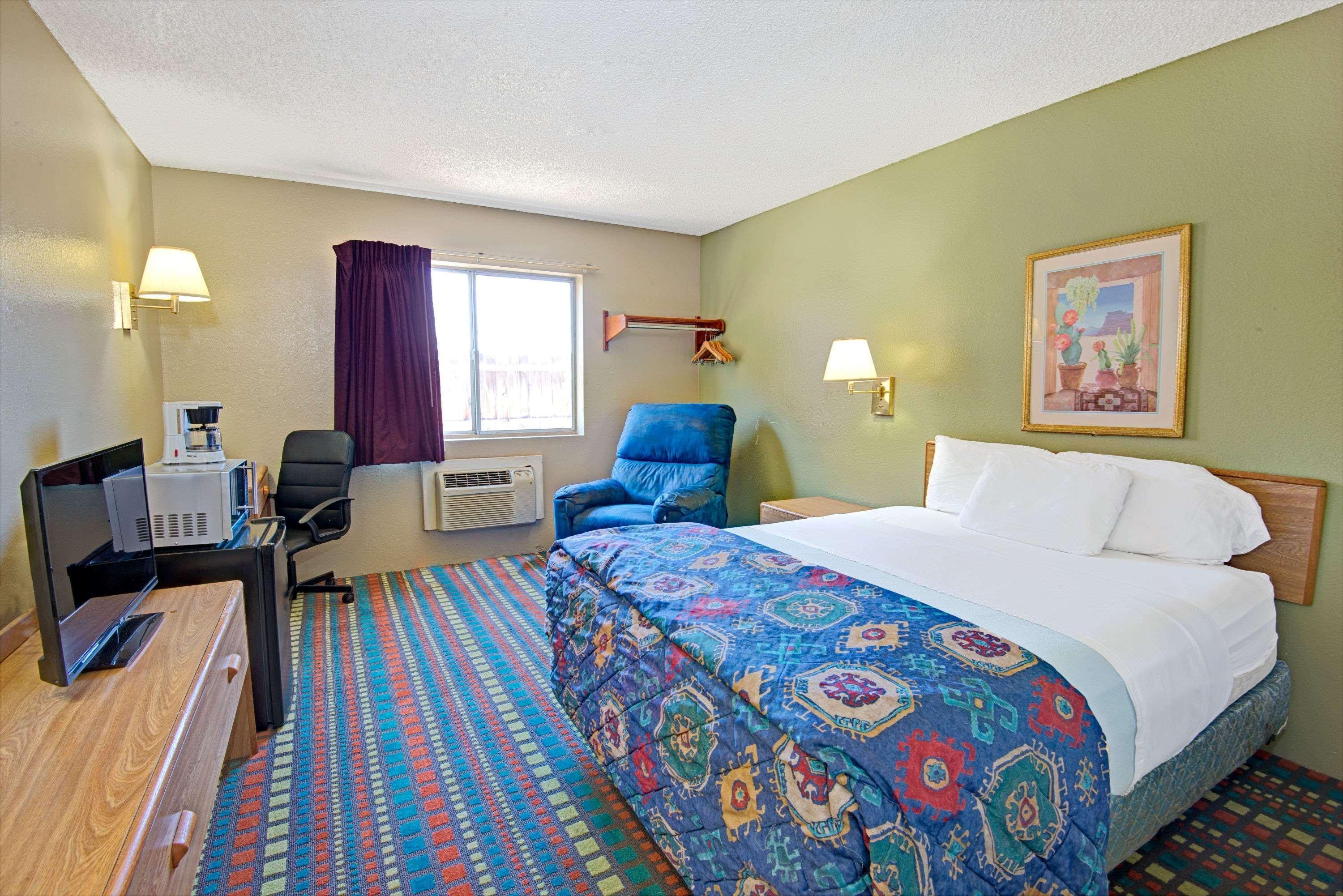 Super 8 By Wyndham Belen Nm Hotel Exterior photo