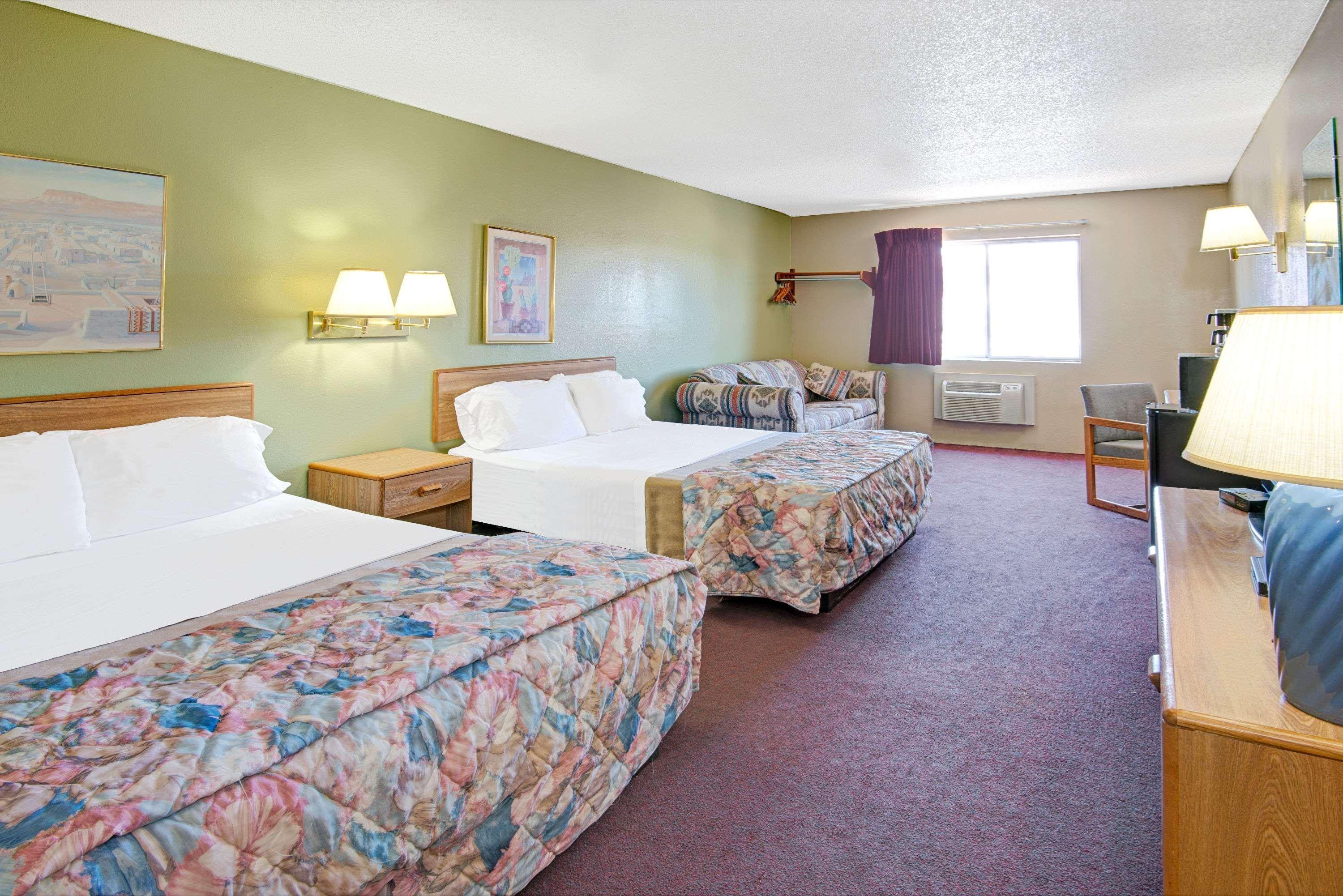 Super 8 By Wyndham Belen Nm Hotel Exterior photo