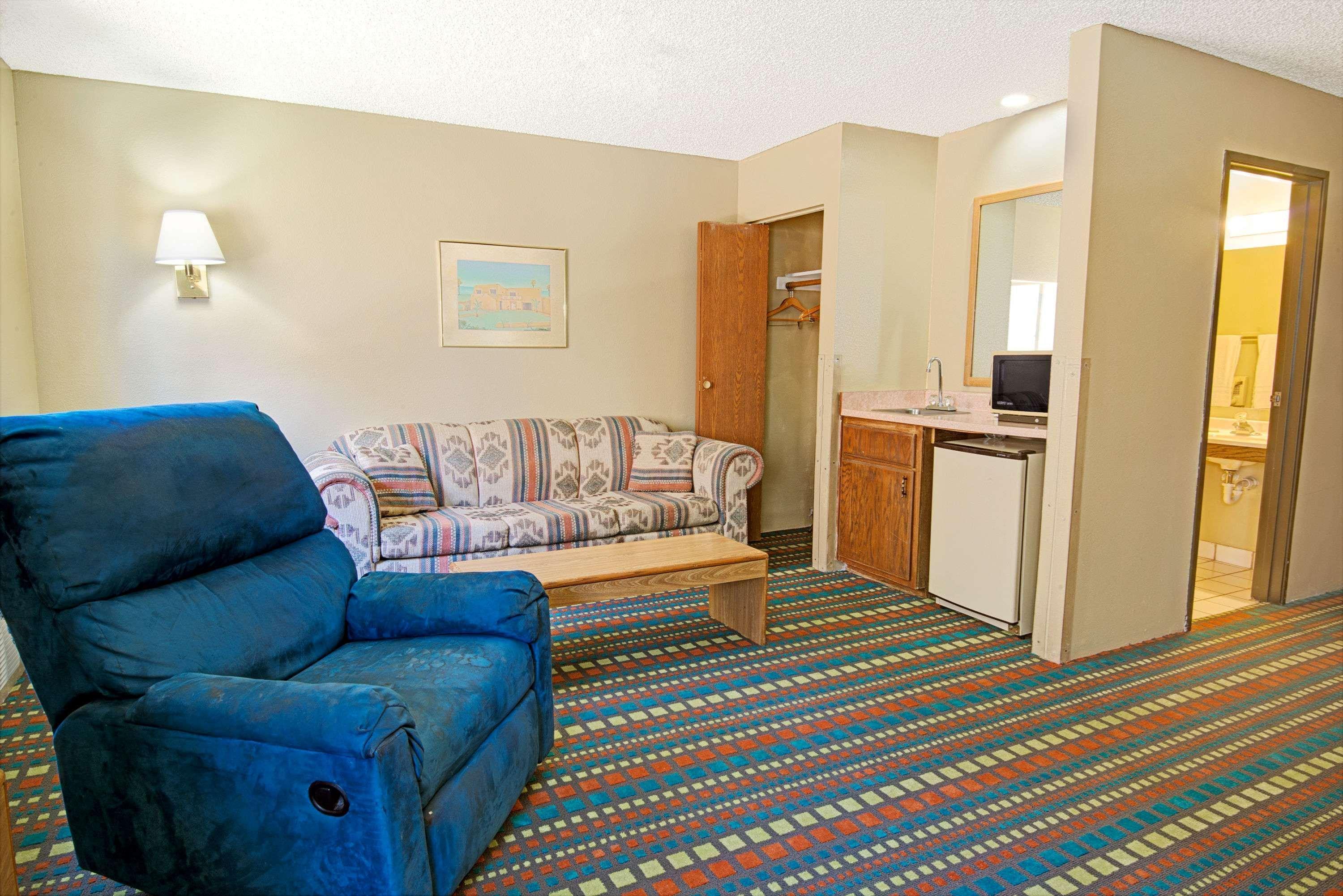Super 8 By Wyndham Belen Nm Hotel Exterior photo